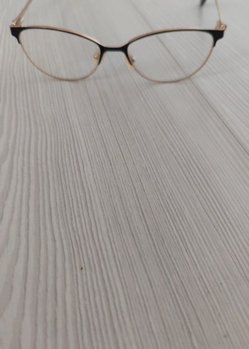 Kadın Gözlük okuma - Görsel 2