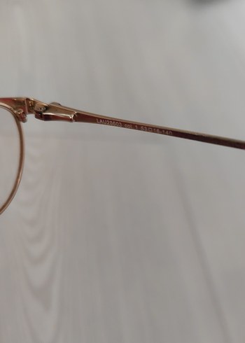 Kadın Gözlük okuma - Görsel 4