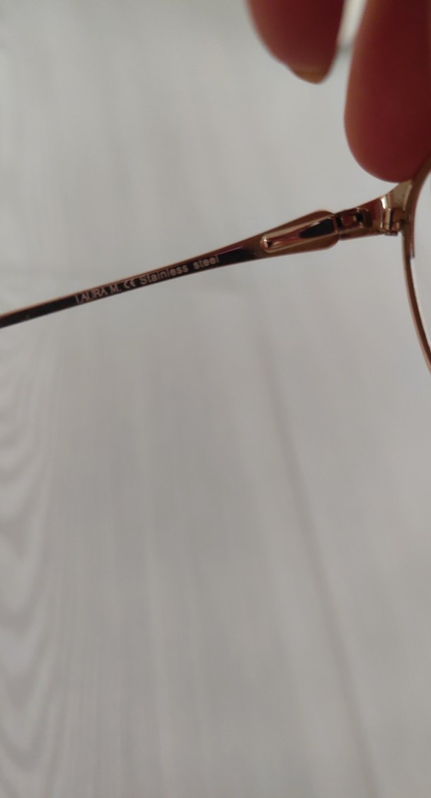 Kadın Gözlük okuma - Görsel 5