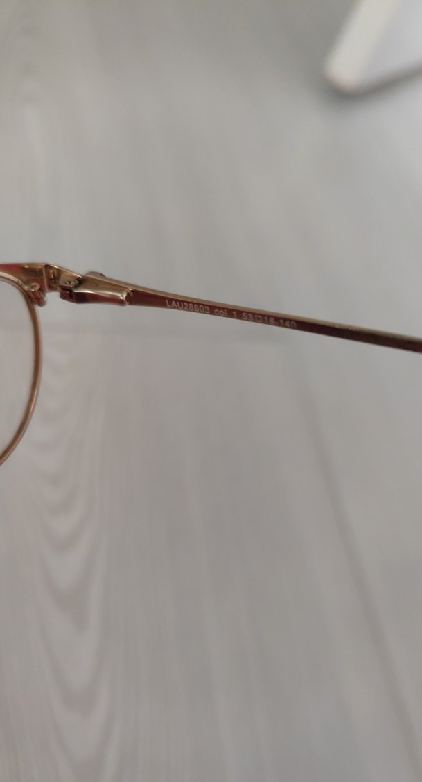 Kadın Gözlük okuma - Görsel 4