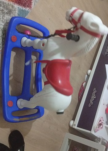 Beyaz ve renkli çocuk at oyuncağı - Görsel 3