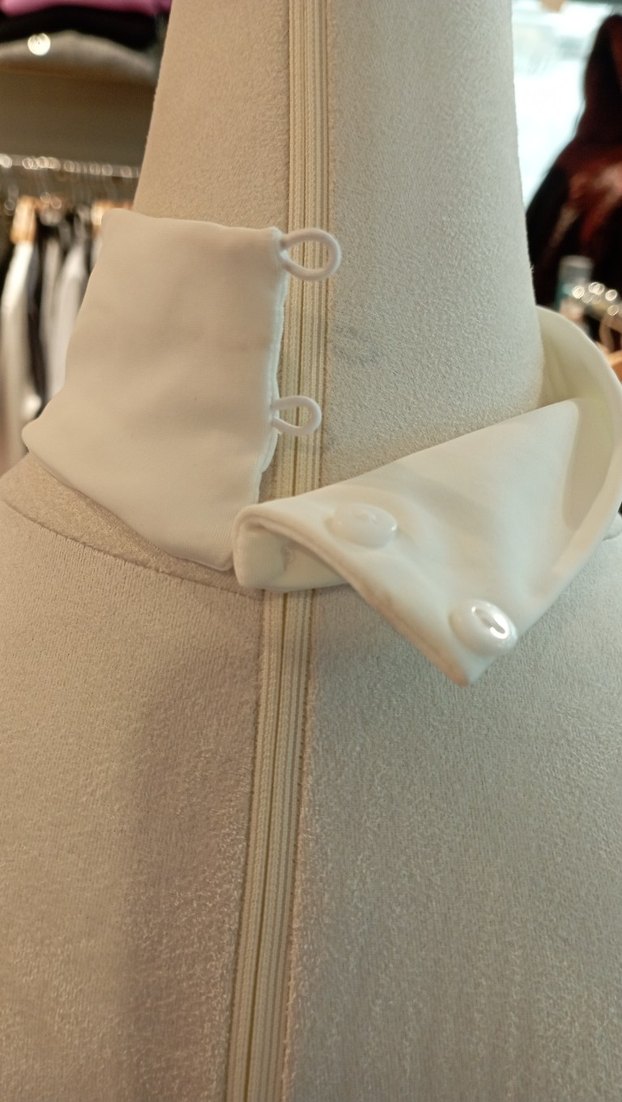 ZARA Beyaz Kolsuz Yüksek Yakalı Kadın Atlet - Görsel 4