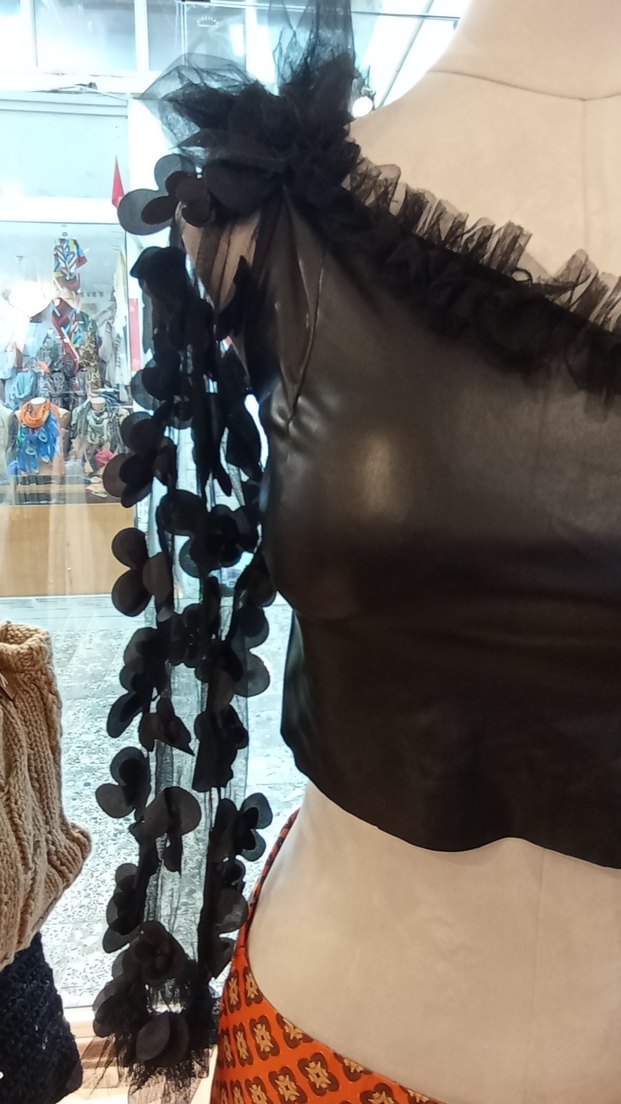 Siyah Straplez Fırfırlı Gotik Bluz - Görsel 2