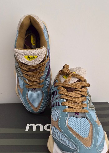 New Balance ürünü