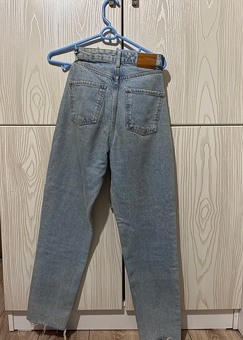 Zara Yırtık Detaylı Kadın Jean - Görsel 3