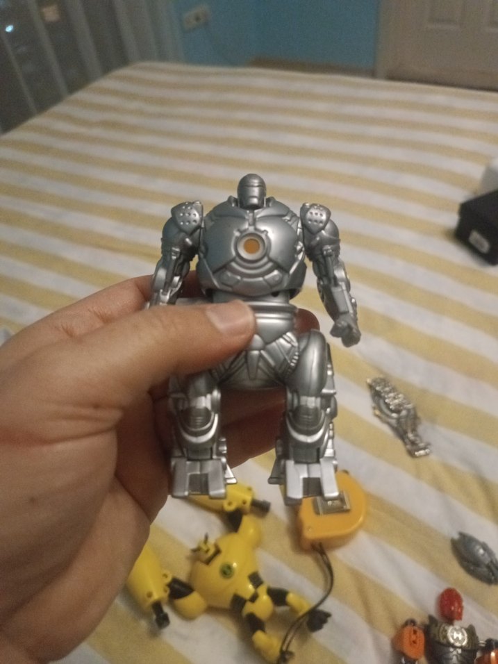 Gri Robot Aksiyon Figürü - Görsel 4