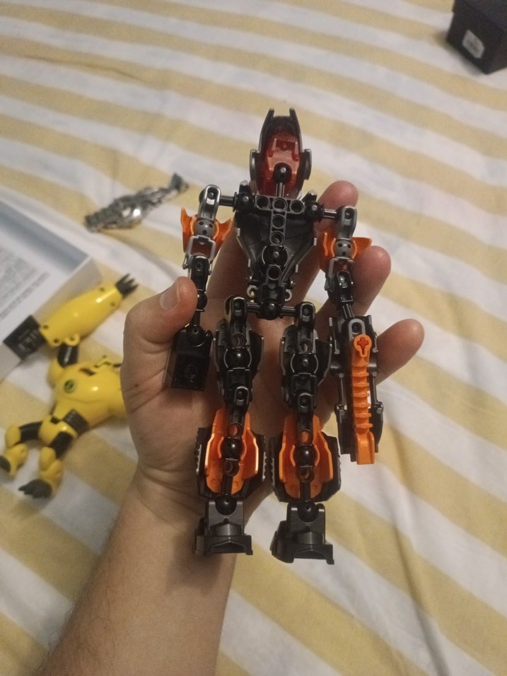 Gri Robot Aksiyon Figürü - Görsel 4