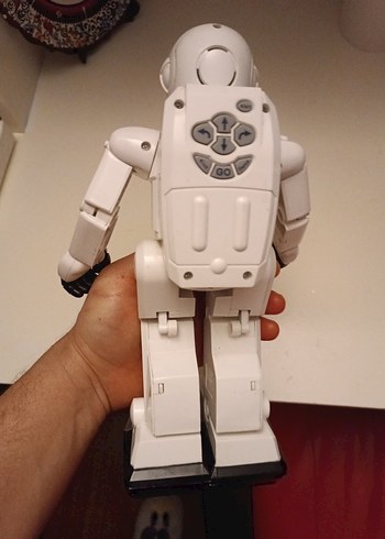 Beyaz ve Gri Robot Aksiyon Figürü - Görsel 3