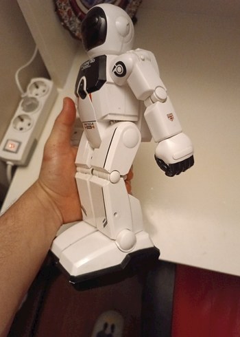 Beyaz ve Gri Robot Aksiyon Figürü - Görsel 2