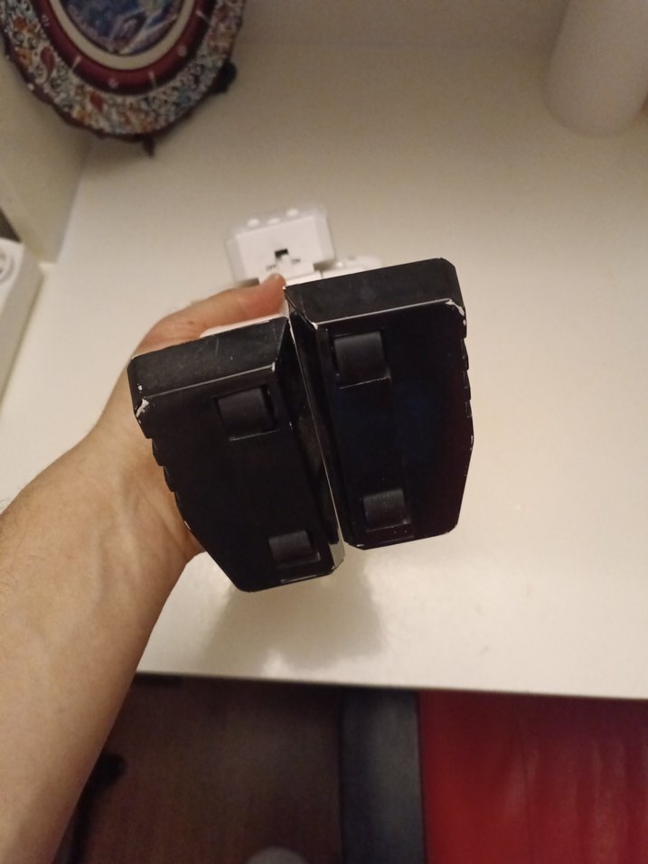 Beyaz ve Gri Robot Aksiyon Figürü - Görsel 4