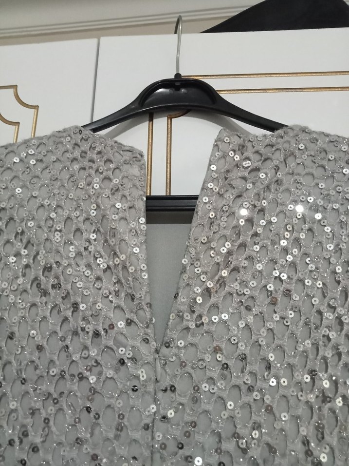 Uzun Kollu Gri Nakışlı Abiye Elbise - Görsel 2