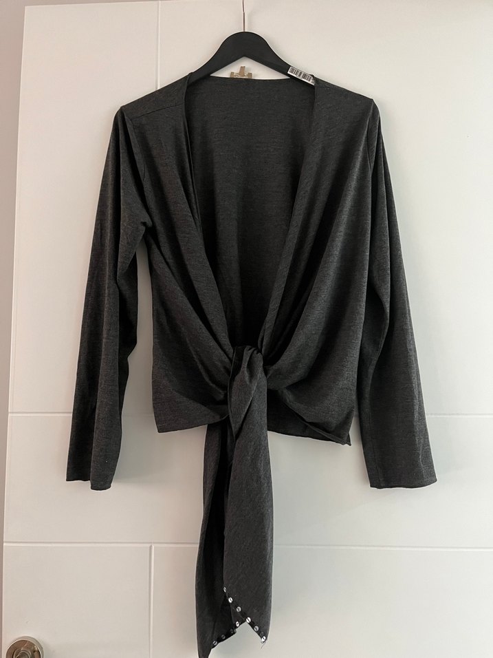 Gri Uzun Kollu Dökümlü  Kadın Hırka - Görsel 2