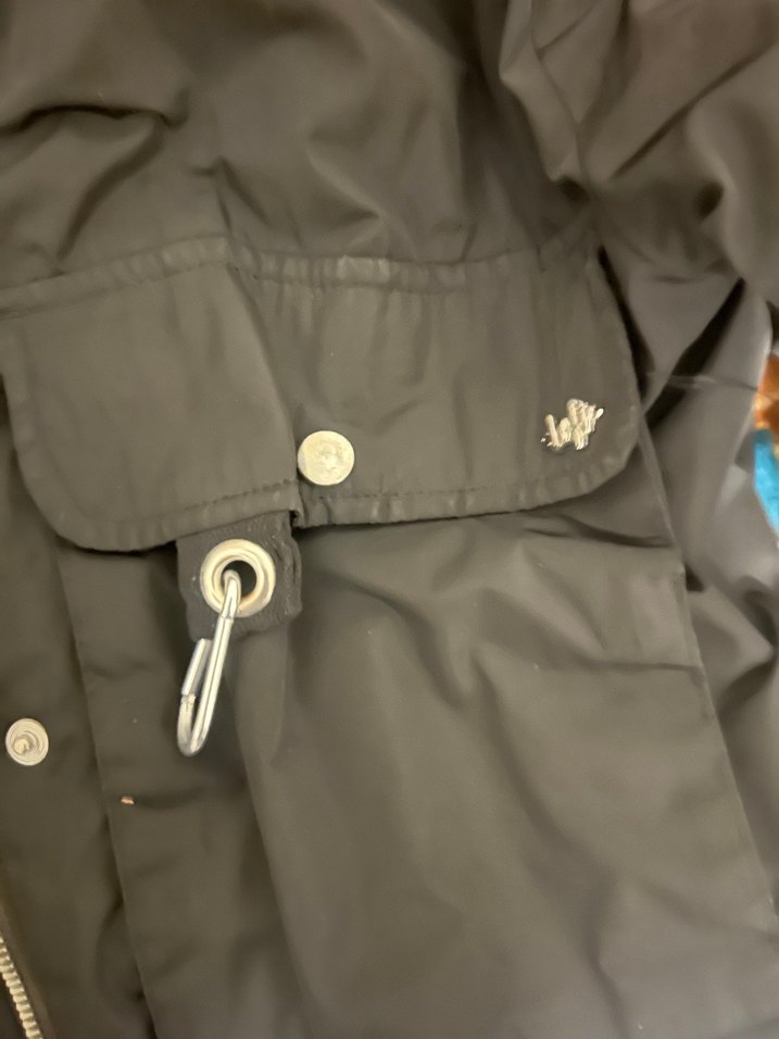 Sokak Stili Siyah Kadın Kürklü Mont - Görsel 5