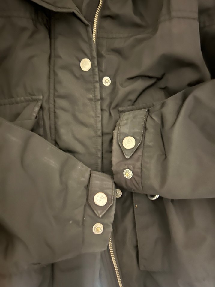 Sokak Stili Siyah Kadın Kürklü Mont - Görsel 4