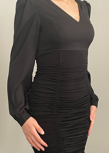 V Yaka Drapeli Siyah Mini Elbise - Görsel 3
