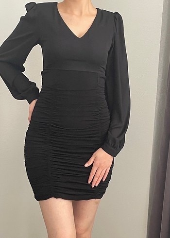 V Yaka Drapeli Siyah Mini Elbise - Görsel 2