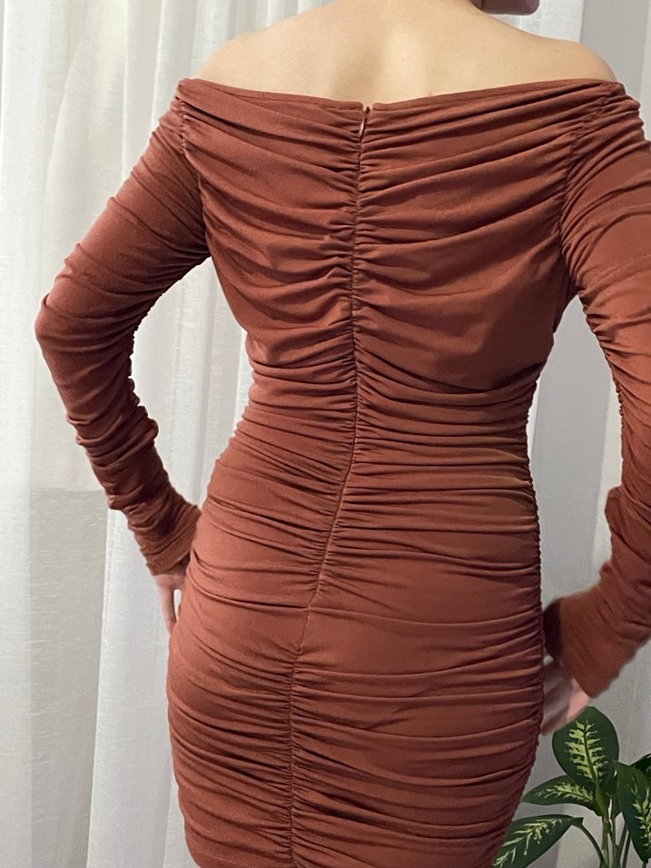 Drapeli V Yaka Kahverengi Midi Elbise - Görsel 5