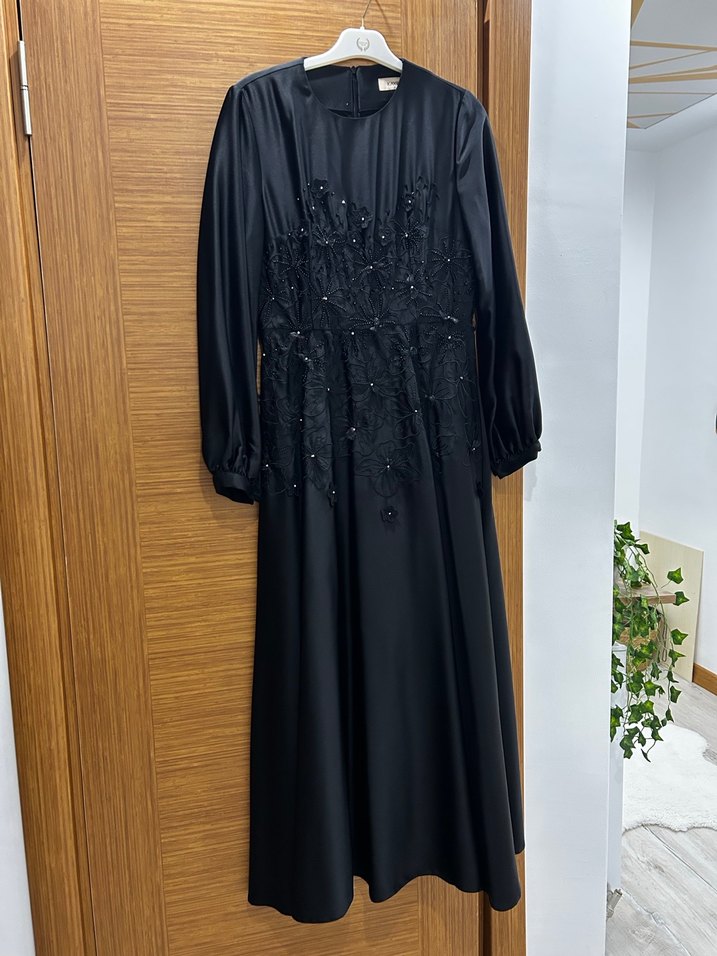 Kayra çicek aplikeli saten elbise - Görsel 2