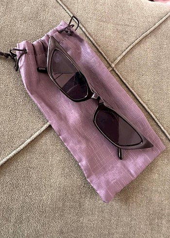 Siyah Güneş Gözlüğü - Görsel 2