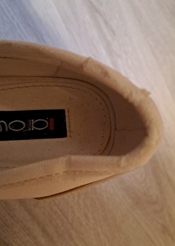 Beyaz Bağcıklı Dolgu Topuk Kadın Ayakkabı. Kırık beyaz renginde. - Görsel 8