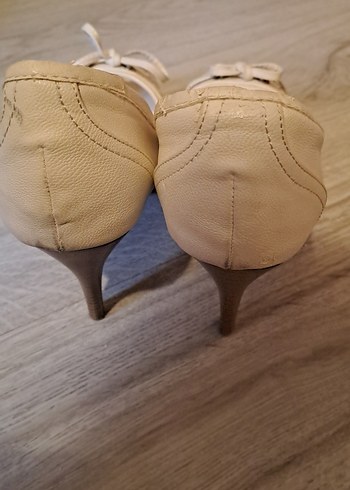 Beyaz Bağcıklı Dolgu Topuk Kadın Ayakkabı. Kırık beyaz renginde. - Görsel 3