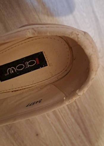 Beyaz Bağcıklı Dolgu Topuk Kadın Ayakkabı. Kırık beyaz renginde. - Görsel 7