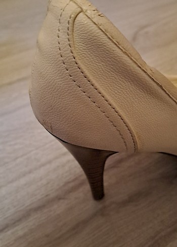 Beyaz Bağcıklı Dolgu Topuk Kadın Ayakkabı. Kırık beyaz renginde. - Görsel 4