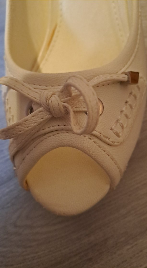 Beyaz Bağcıklı Dolgu Topuk Kadın Ayakkabı. Kırık beyaz renginde. - Görsel 5