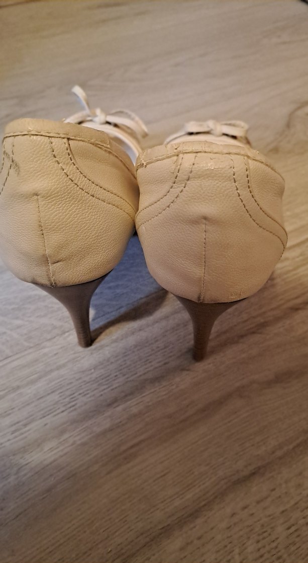 Beyaz Bağcıklı Dolgu Topuk Kadın Ayakkabı. Kırık beyaz renginde. - Görsel 3