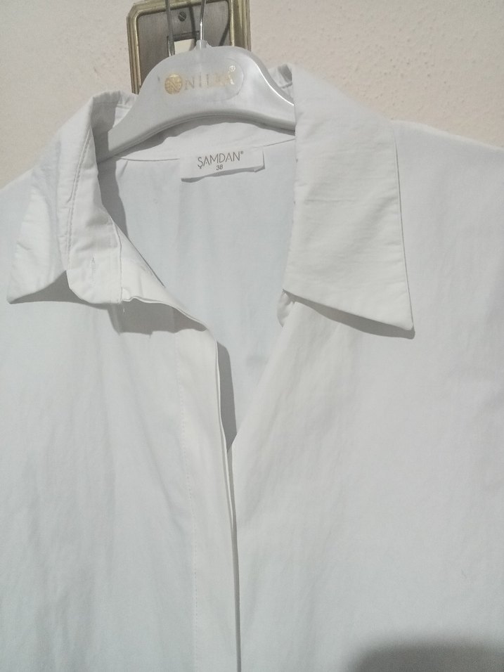 Düğmeli Beyaz Keten Kadın Gömlek - Görsel 2