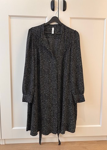 V Yaka Siyah Midi Kuşaklı Elbise - Görsel 3