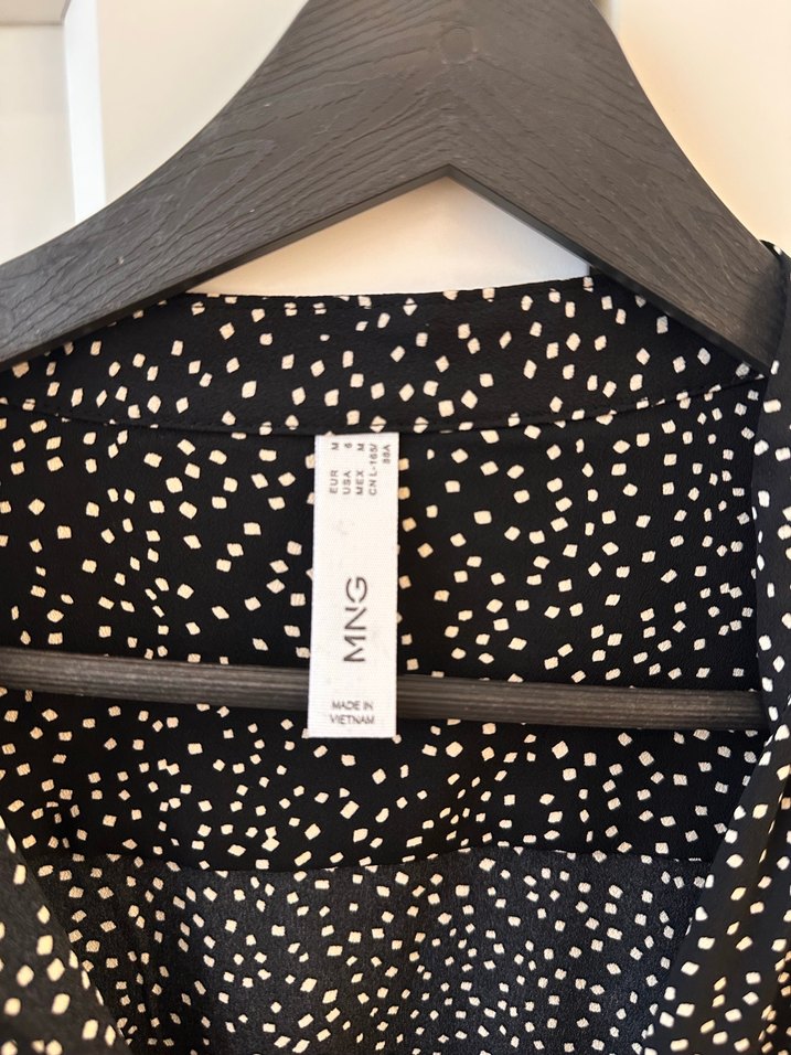 V Yaka Siyah Midi Kuşaklı Elbise - Görsel 2