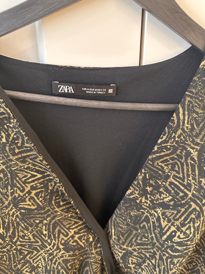 Altın Renkli Yılan Desenli Mini Elbise - Görsel 2