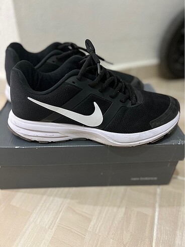 Nike 2 kez giyildi 42 numaradır