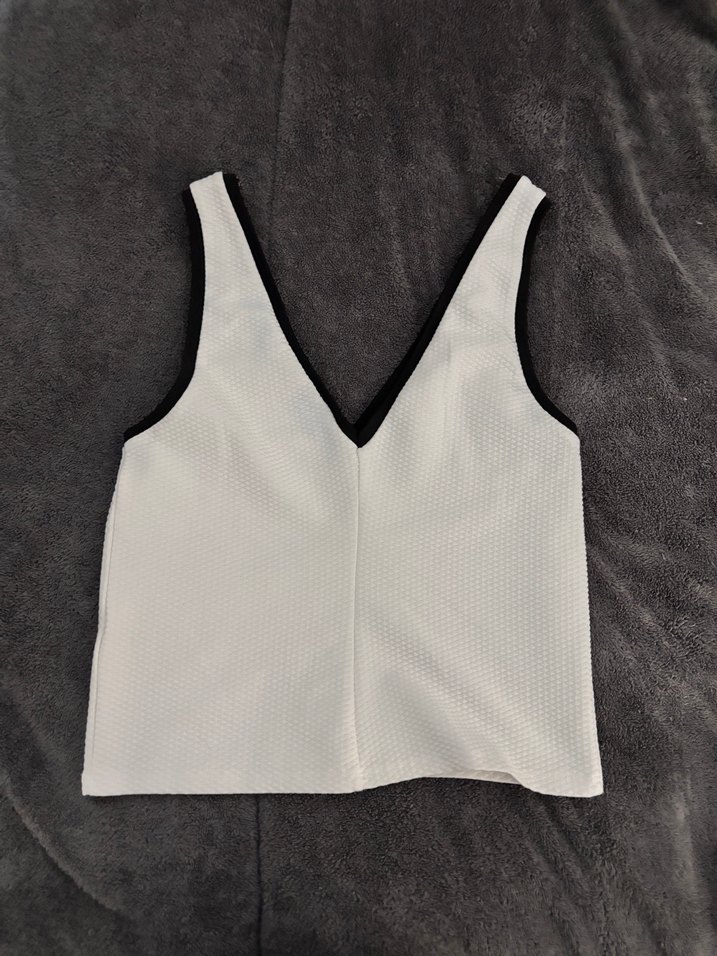 V Yaka Beyaz Kadın Atlet - Görsel 2