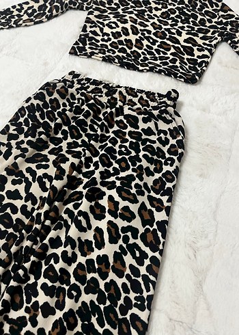 Kahverengi Zebra Desenli Crop Takım - Görsel 3