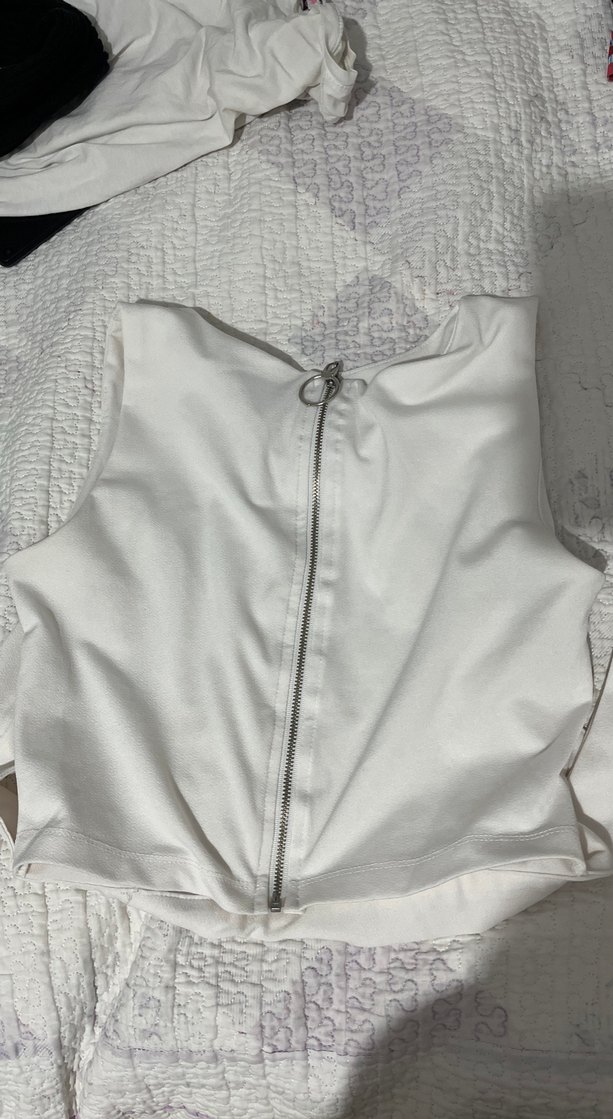 Beyaz Kolsuz Halter Yaka Crop Top - Görsel 3