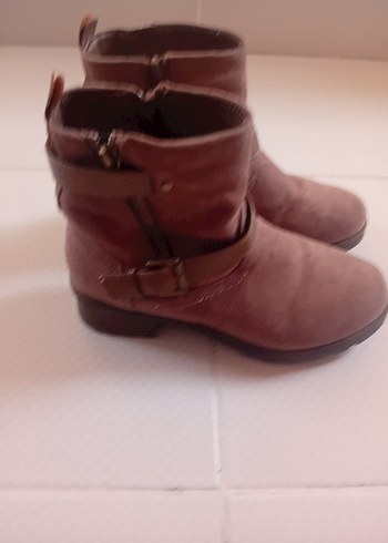 Kahverengi Süet Toka Detaylı Kadın Bot - Görsel 3