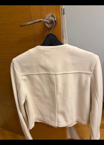 Beyaz Düğmeli Kısa Kadın Mont - Görsel 2