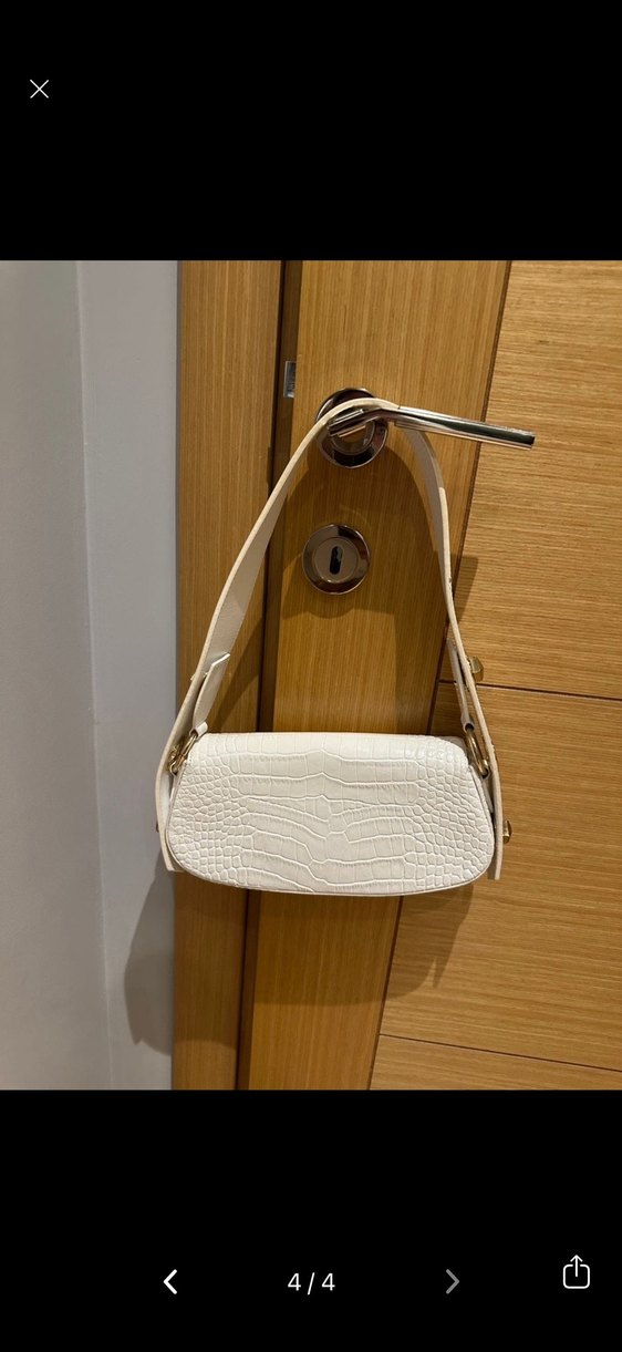 Beyaz Deri Desenli Tokalı Kadın Çanta - Görsel 3