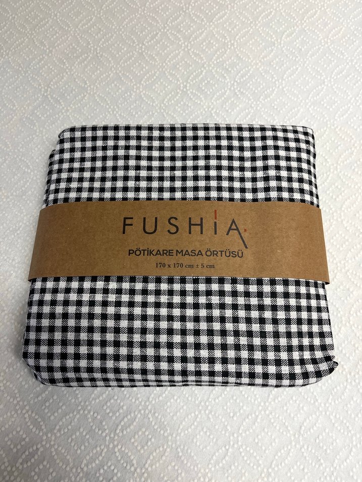 Kırmızı Pötikare Masa Örtüsü 170x170 cm - Görsel 3