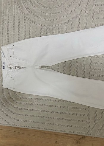 Bershka Beyaz Duz Kesim Jean Pantolon Bershka