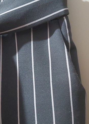 Batik 38 beden Gri Çizgili Kemerli Midi Kumaş Pantolon - Görsel 3