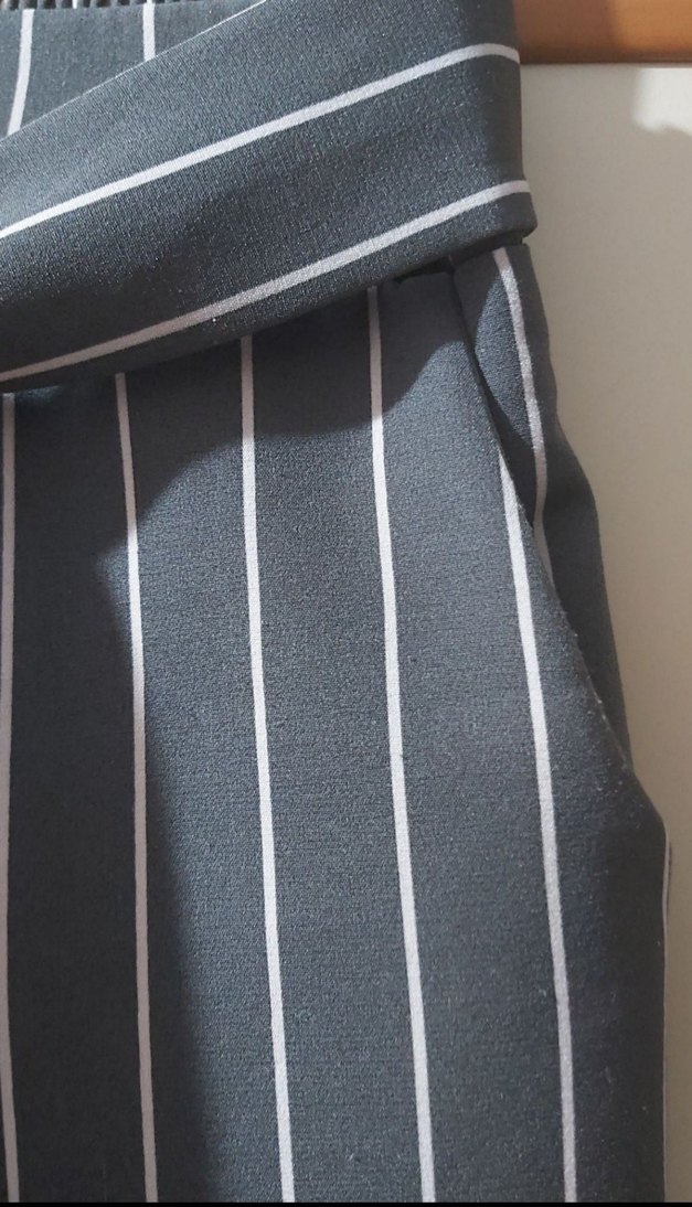 Batik 38 beden Gri Çizgili Kemerli Midi Kumaş Pantolon - Görsel 3