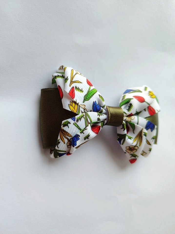 Yeşil Renkli Çiçek desenli fiyonk toka - Görsel 2