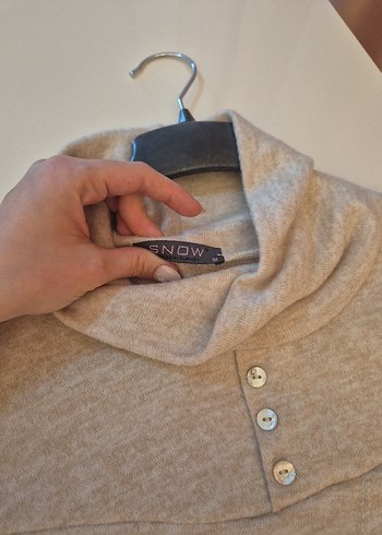 Düğmeli Bej Yüksek Yakalı Kadın Kazak - Görsel 4