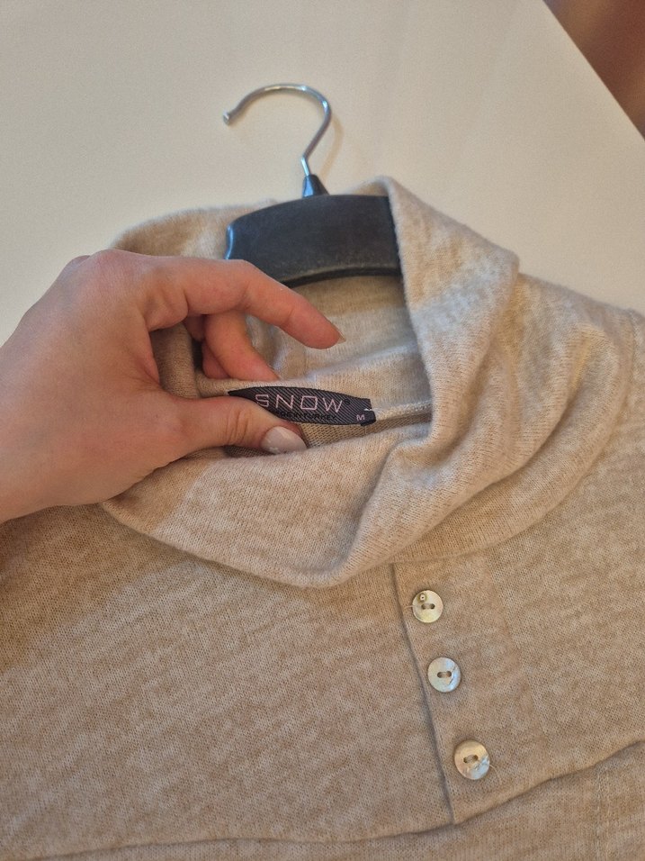 Düğmeli Bej Yüksek Yakalı Kadın Kazak - Görsel 4