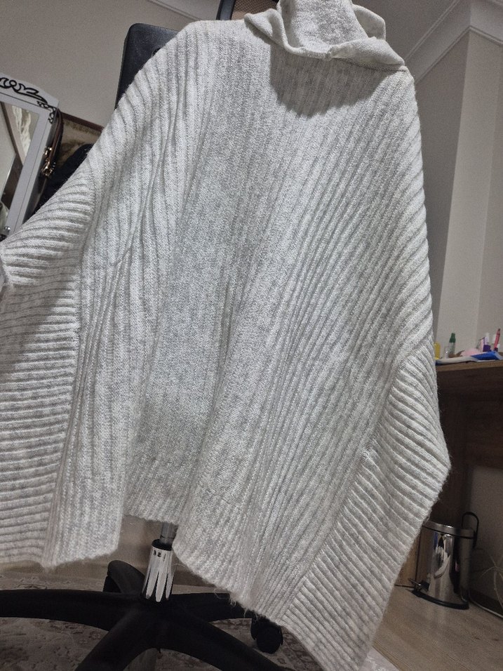 Gri Triko Boğazlı Salaş Kadın Panço - Görsel 3