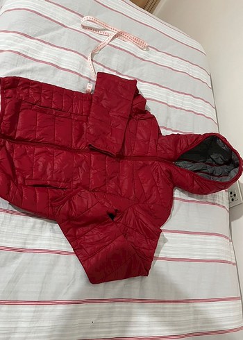 Kırmızı Kadın Kapüşonlu şişme mont - Görsel 2