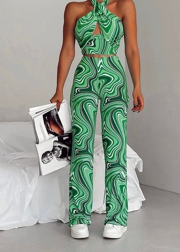 Yeşil Retro Desenli Boyundan Bağlamalı Crop & İspanyol Paça - Görsel 4